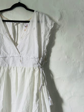 Load image into Gallery viewer, White Butterfly Dress
